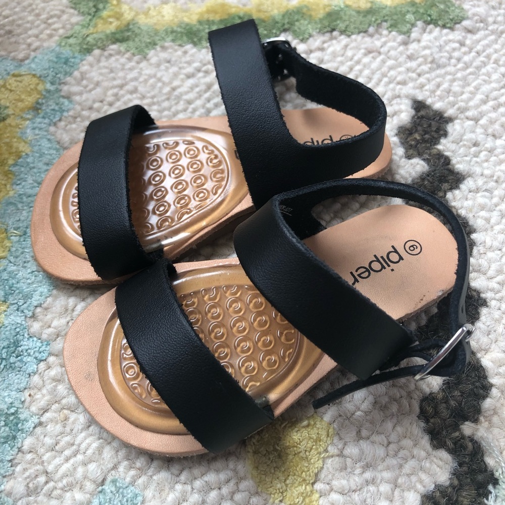 [Piper Finn] Black Leather Sandals